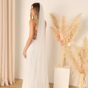 Lulu's Elegant White Bridal Veil